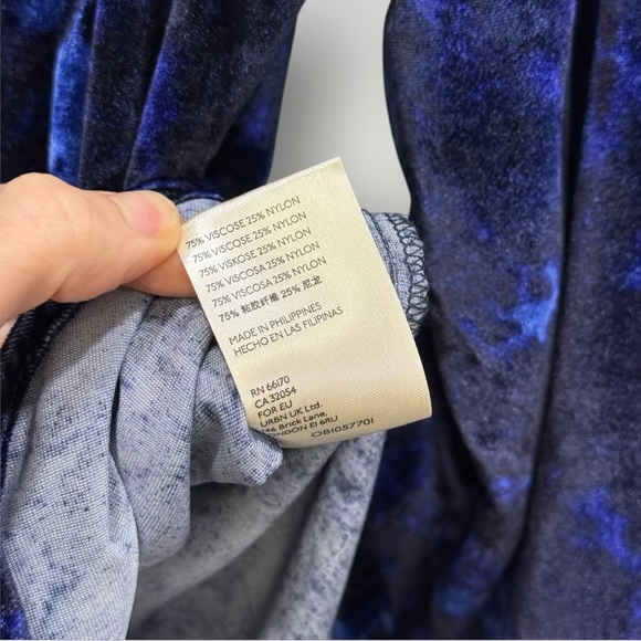 Anthropologie Pilcro Size 8 Mara Relaxed Velvet Buttondown Blue Motif Velvet - Picture 6 of 13